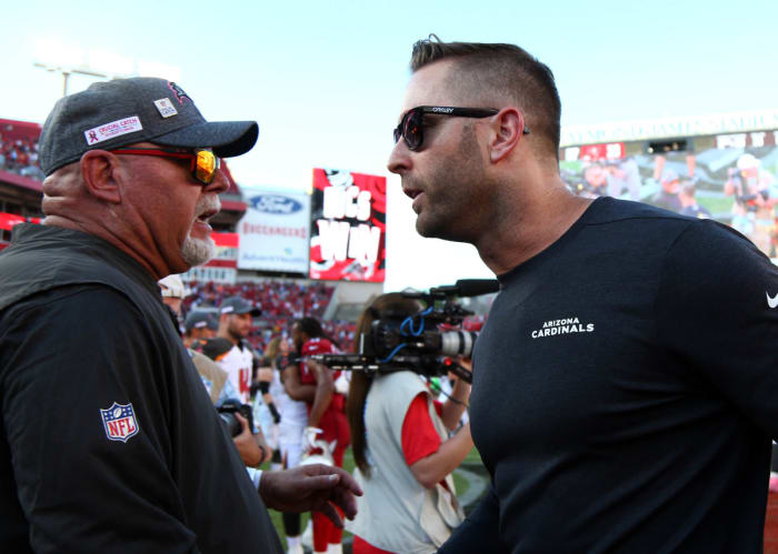 Buccaneers head coach Bruce Arians (left), who had a lengthy tenure with the Cardinals, greets Cardinals coach Kliff Kingsbury after a 2019 game.